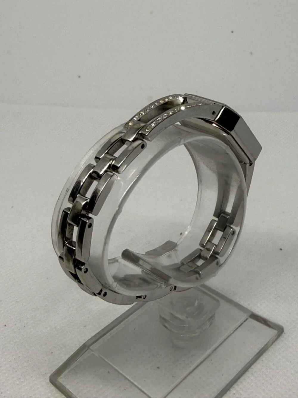Guess Women's Silver-Tone Crystal Accented Rectangular Bracelet Watch